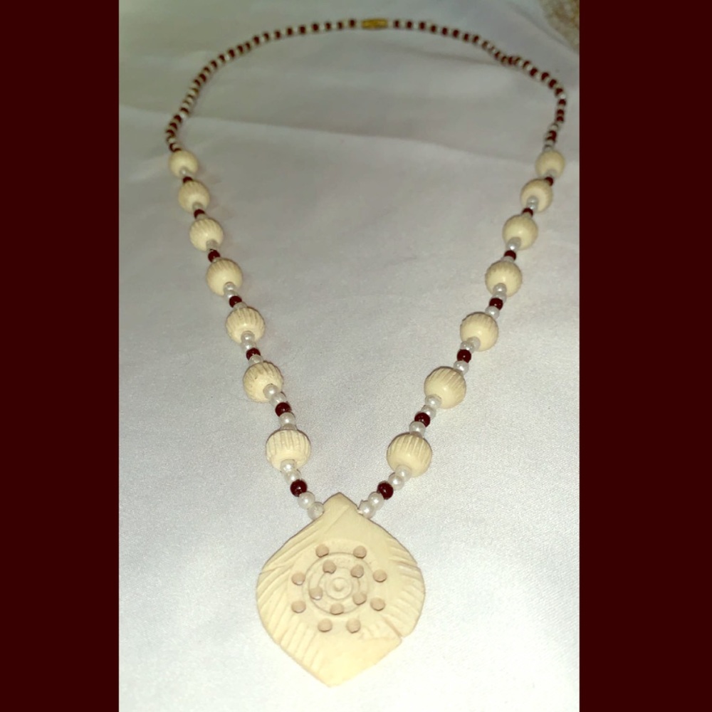 Necklaces - Picture 3 of 6